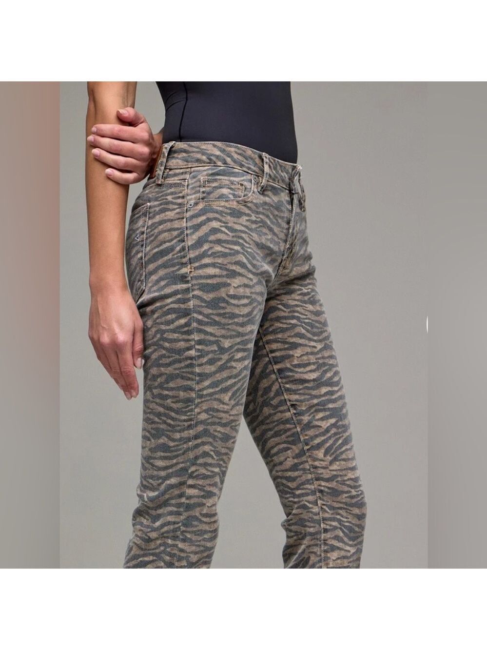 Hidden Logan Tiger Print High Rise Dad Jeans NWT - Picture 3 of 6